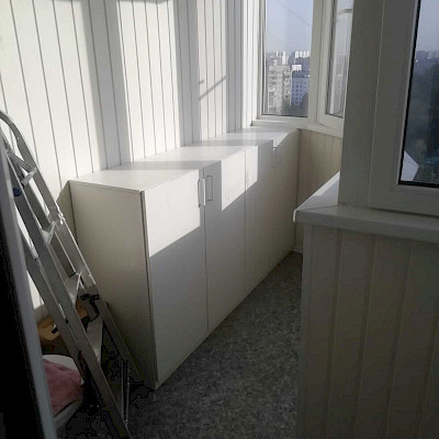 Небольшие шкафчики на балкон 01